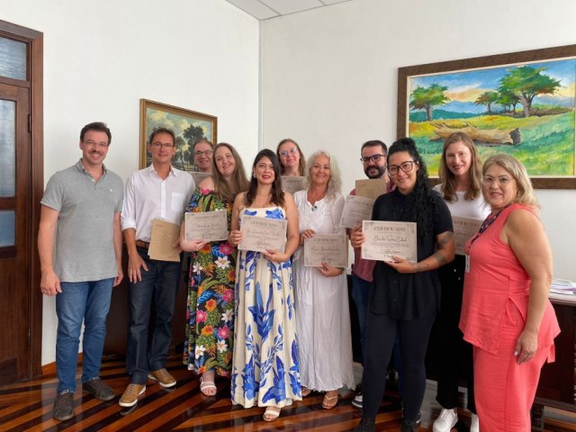 Cultura entrega certificados aos participantes do Projeto Po e Poesia