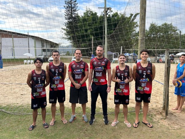 Atletas de Blumenau participam do Circuito Catarinense de Vlei de Praia Sub-19