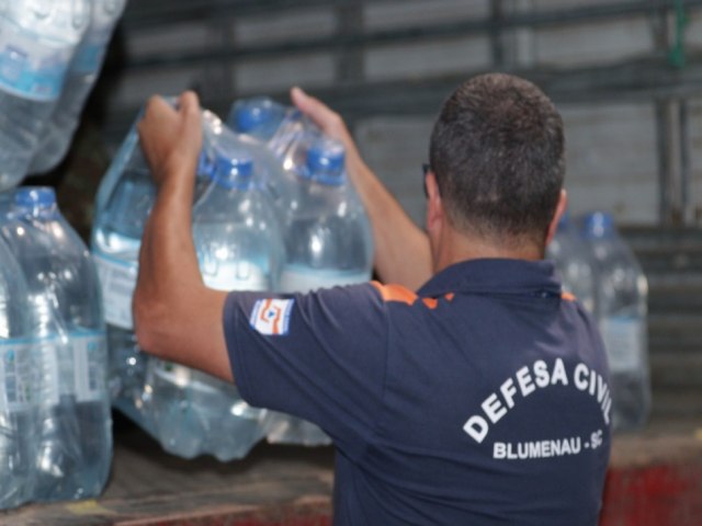 Primeira carreta com donativos levar 27 toneladas em mantimentos ao Rio Grande do Sul