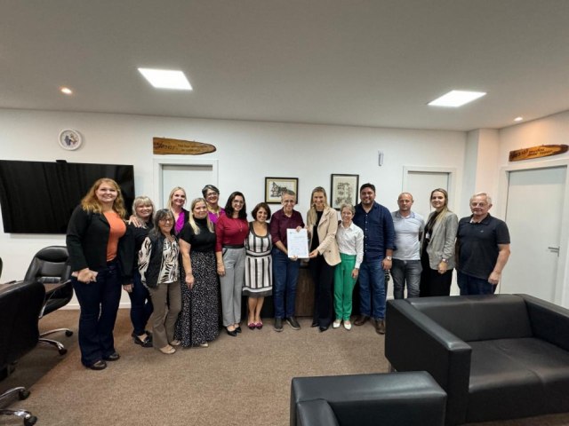 Blumenau recebe doao do Estado de trs imveis de educandrios da Vila Itoupava