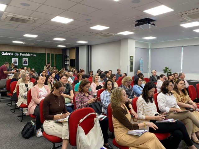 Secretaria de Educao realiza nova etapa de formao de diretores e diretores adjuntos da rede pblica municipal