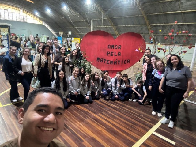 Estudantes e professores da rede municipal de Blumenau participam da Feira de Matemtica de Pomerode