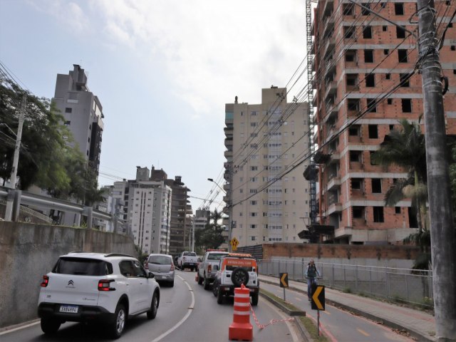 Por questo de segurana, Prefeitura embarga obras privadas na Rua Hermann Huscher