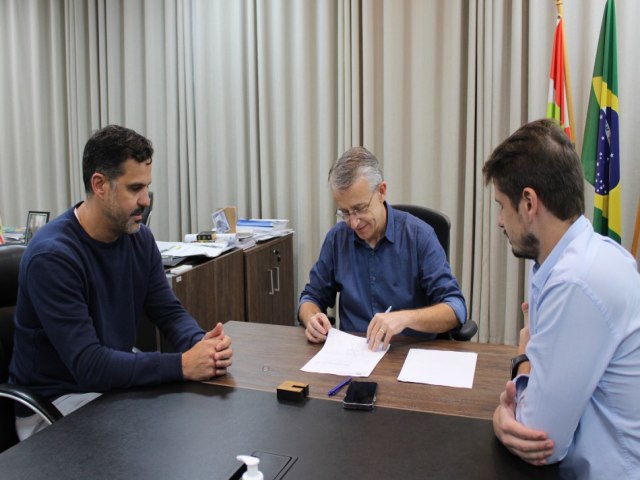 Prefeito anuncia mudana na Secretaria de Trnsito e Transportes