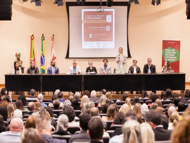 Blumenau participa de seminrio sobre os desafios do Plano Nacional de Educao