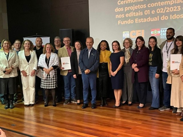 Blumenau recebe recursos para revitalizar espaos dedicados ao atendimento de idosos