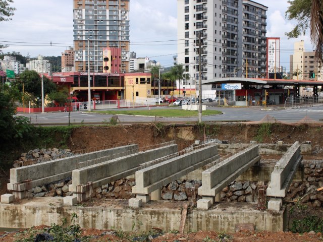 Rua Clara Mantau ter pistas interditadas neste sbado, dia 20