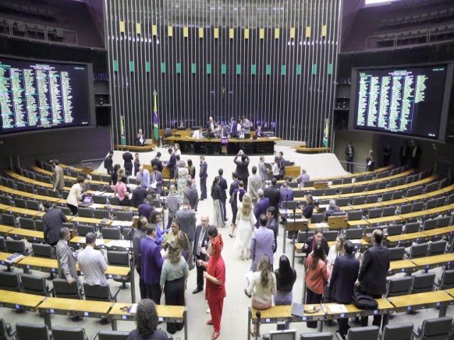 Cmara aprova em dois turnos PEC que facilita pagamento de dvidas de partidos polticos