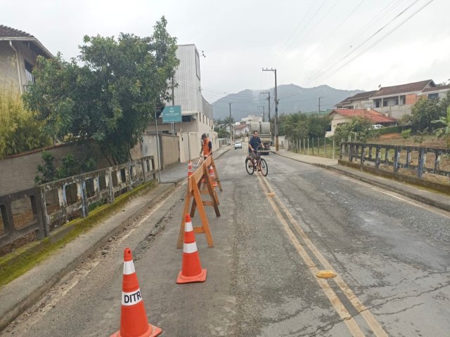 Ponte na Rua Arthur Poffo ser interditada em meia pista, a partir desta quarta-feira 21