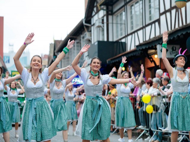 Inscries para desfilar no Grupo Blumenau na 39 Oktoberfest abrem nesta quarta-feira