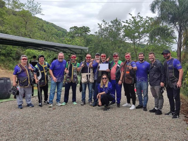 Equipe de Tiro ao Prato de Blumenau conquista tricampeonato estadual com pontuao recorde