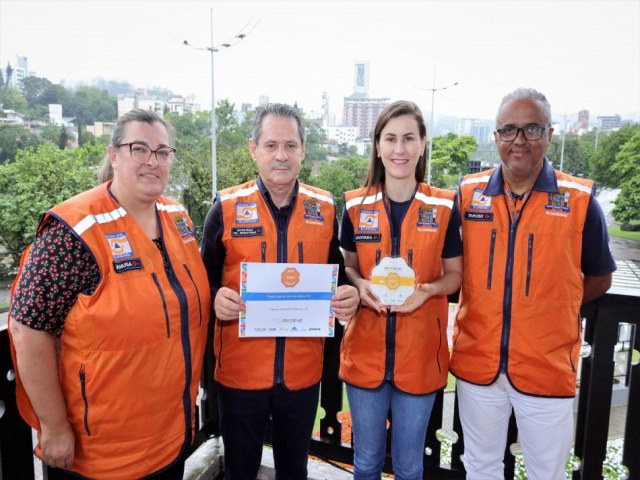 Projeto Agente Mirim de Defesa Civil  premiado em evento estadual