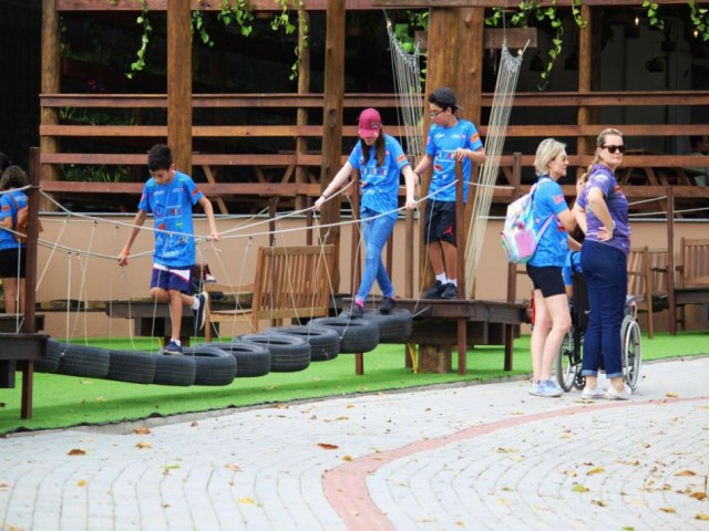 Ao leva entidades de Blumenau para parque de aventuras em Pomerode