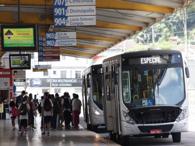 Transporte Coletivo ter mais de 100 viagens extras nos feriados dos dias 15 e 20