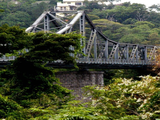 Ponte de Ferro ser interditada neste domingo para montagem do Natal em Blumenau