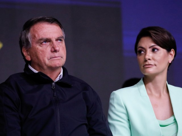 Jair Bolsonaro cede e j admite uma candidatura de sua esposa Michelle em 2026