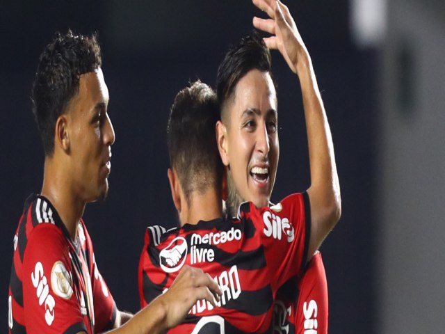 Flamengo vence Santos por 3 a 2 na Vila Belmiro e afunda Peixe