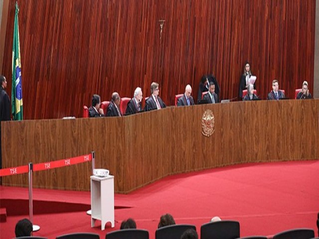 TSE retoma nesta tera-feira julgamento que pode tornar Bolsonaro inelegvel