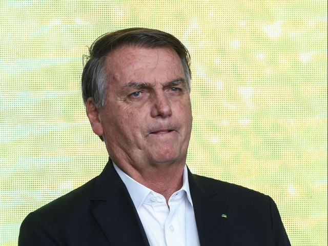 Relator vota para condenar Bolsonaro e deix-lo inelegvel por 8 anos
