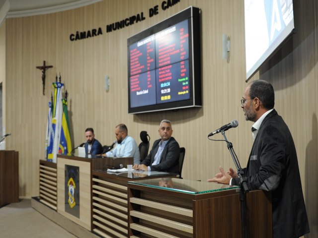 Cmara de Campos debate LDO 2024 em segunda audincia pblica