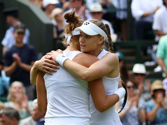 Bia Haddad sente dores, chora e abandona Wimbledon