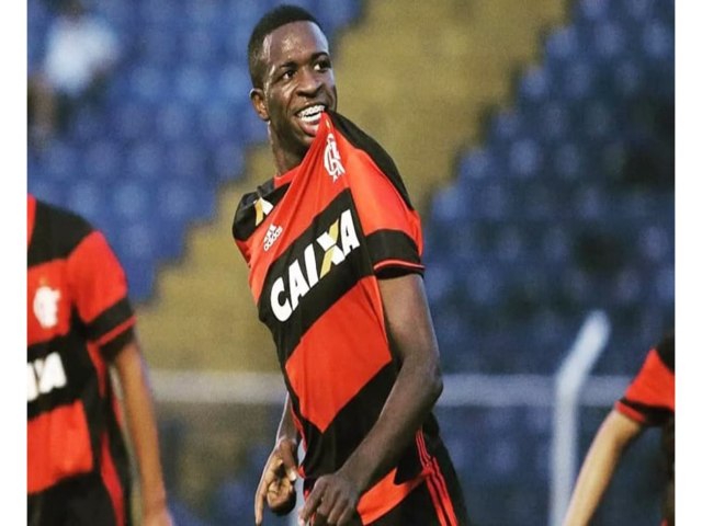 Flamengo ultrapassa R$ 1 bi em arrecadao com vendas de atletas da base desde a sada de Vini Jr