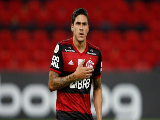 Pedro  suspenso, multado e advertido pelo Flamengo