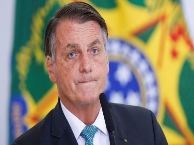 Ajudantes de ordens de Bolsonaro deixaram mais de 17 mil e-mails na lixeira