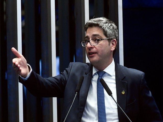 Senador do Rio cobra esclarecimentos sobre o atraso de repasses para os municípios