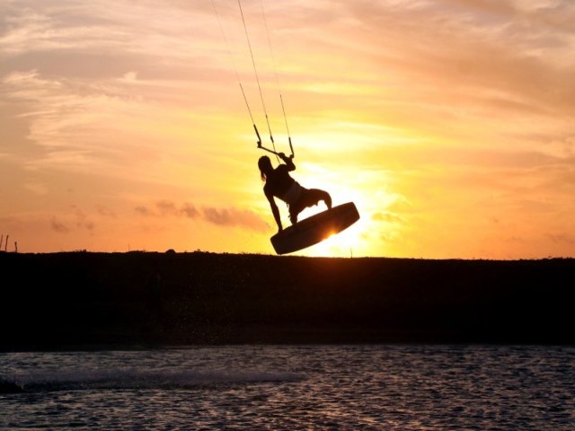 Competição de kitesurf acontece no dia 30, na Lagoa de Iquipari, em São João da Barra 