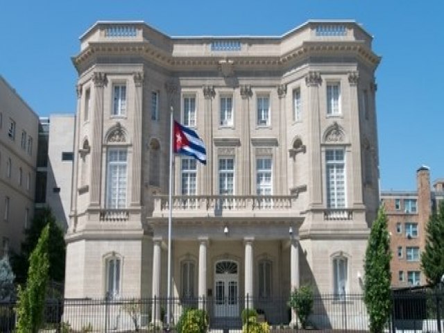 Autoridades dos EUA investigam coquetel molotov jogado na Embaixada de Cuba