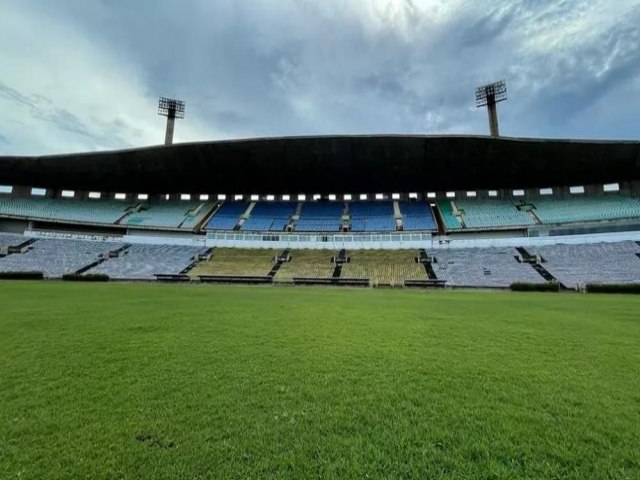 Governador anuncia concesso do estdio Alberto e aumento do Bolsa Atleta