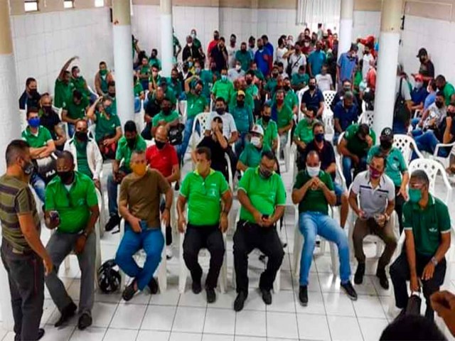 Sindicato dos Rodovirios do Piau decidem manter greve dos nibus em Teresina aps nova assembleia