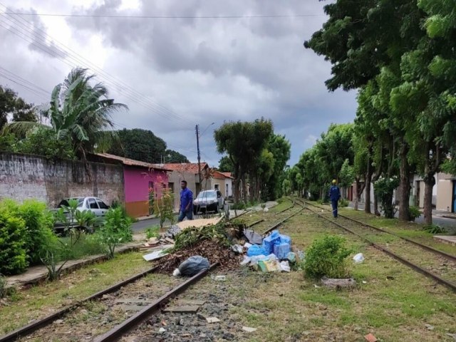 CFP faz limpeza dos trilhos do metr e acionar polcia para encontrar sujes