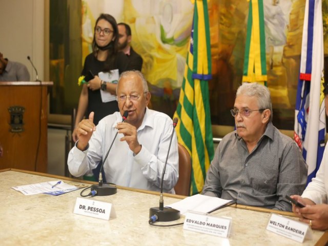 Prefeito Dr. Pessoa atende demandas de moradores do povoado Camboa no Palcio da Cidade