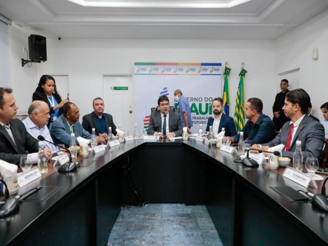 Rafael Fonteles rene 22 prefeitos para tratar de aes e obras prioritrias para os municpios