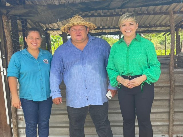 Moreiro do Povo participa da capacitao do processo de criao da galinha canela preta