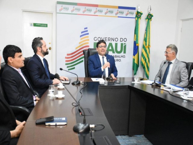 Rafael Fonteles anuncia concursos com 160 vagas para docente e tcnico da Uespi