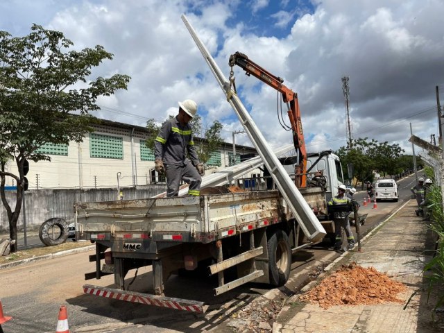 Em Teresina, Prefeitura amplia iluminao pblica da avenida Horcio Ribeiro, no bairro Campestre