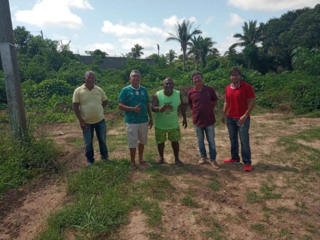 Atletas do Bairro Cidade Jardim ganharo campo de futebol que ser construdo pela prefeitura da capital