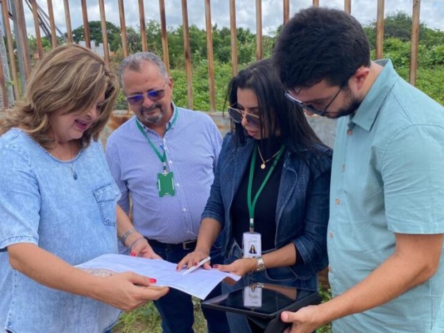 EM PARNABA: Gestores das secretarias das Mulheres e de Infraestrutura visitam terreno da Casa da Mulher Brasileira em Parnaba