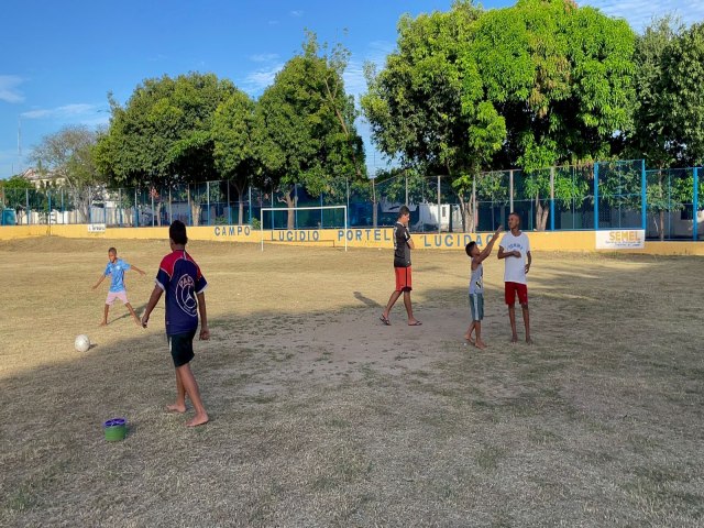 EM TERESINA: Campos de futebol do Grande Dirceu recebem aes de limpeza