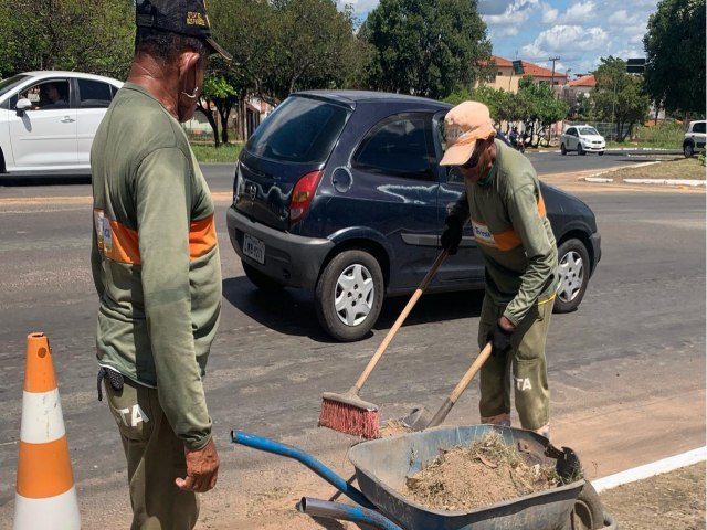 Saad Sudeste intensifica limpeza pblica em todos os bairros da regio em Teresina