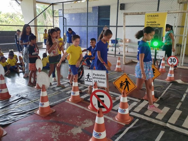 Escola Municipal Laurindo de Castro promove ao educativa sobre trnsito