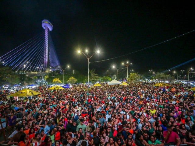 Teresinenses lotam show de comemorao do aniversrio da cidade