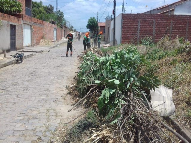 Bairros da zona Sudeste da capital recebem aes de limpeza