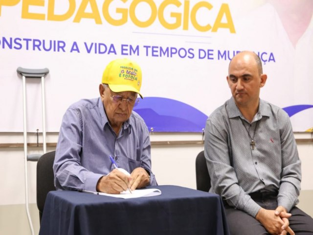 Prefeito Dr. Pessoa assina Termo de Colaborao de Servios entre Semcaspi e Funaci