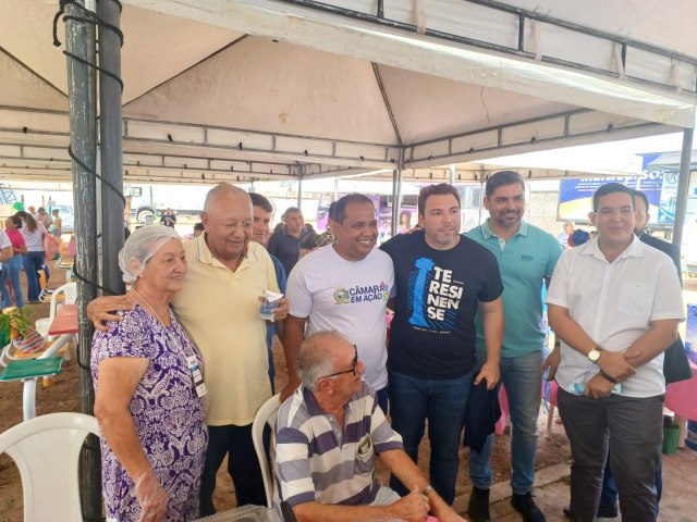 Prefeito prestigia Ao social da Cmara de Vereadores.