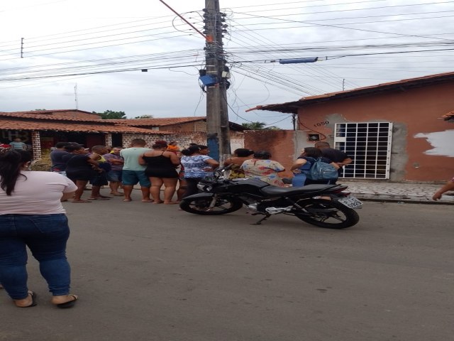 Homem morre aps receber descarga eltrica em poste na zona sudeste de Teresina.