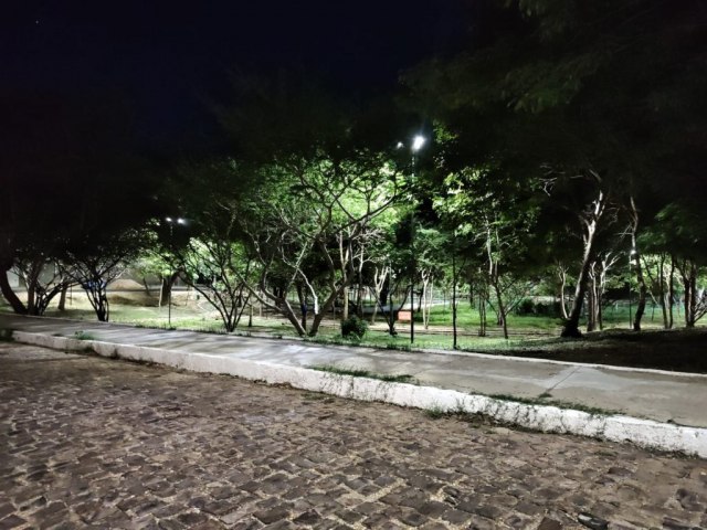 Prefeitura de Teresina inaugura iluminao de duas praas e duas quadras de areia nesta quinta-feira (11)